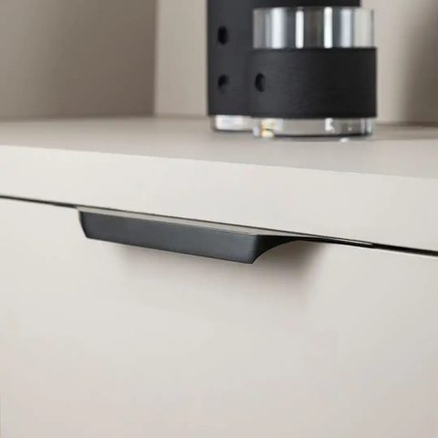 Мебельная ручка SY8900 0160 MM MAT BLACK/HANDLE 0160 MM MAT BLACK